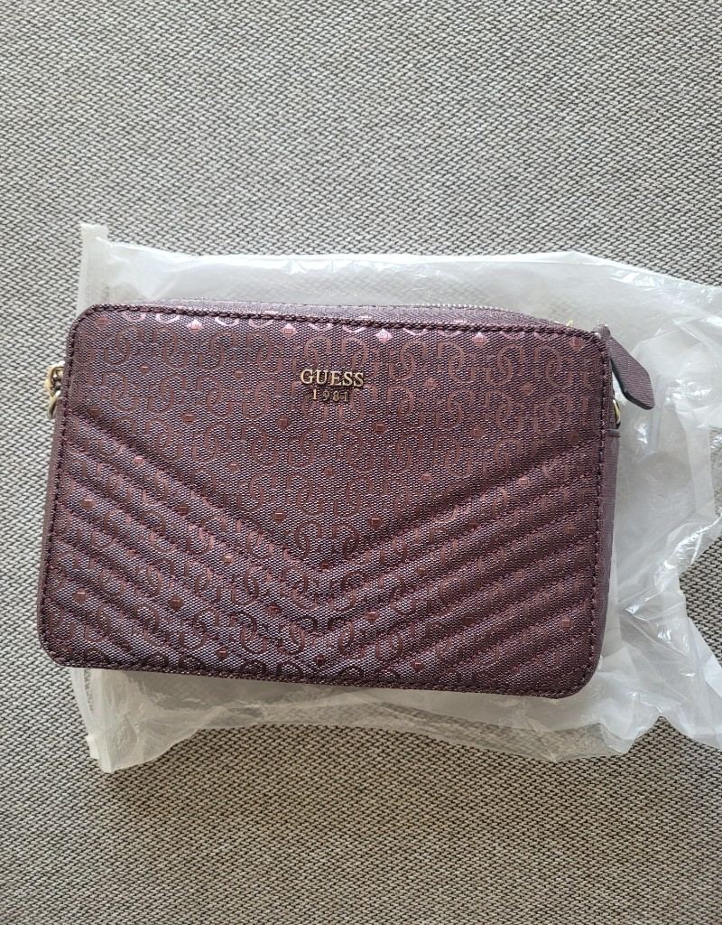 Túi xách đeo chéo Guess chính hãng dòng Halley, màu đỏ bordeaux