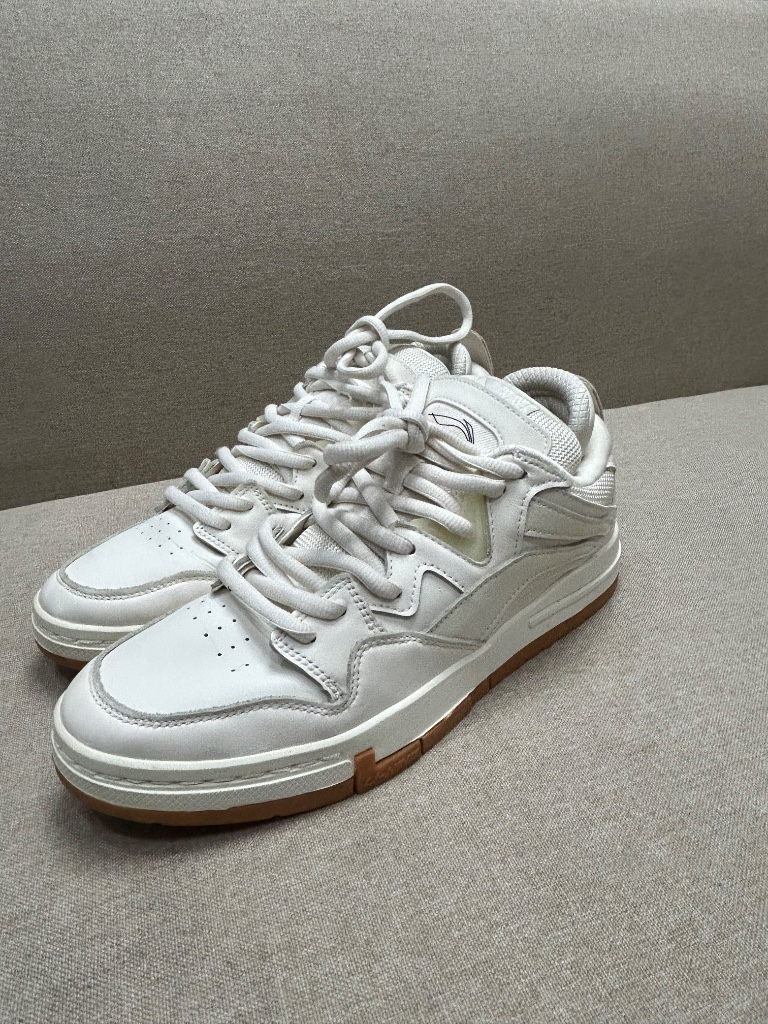 Pass lại cặp lining cổ cao size 42.5 mới 99%