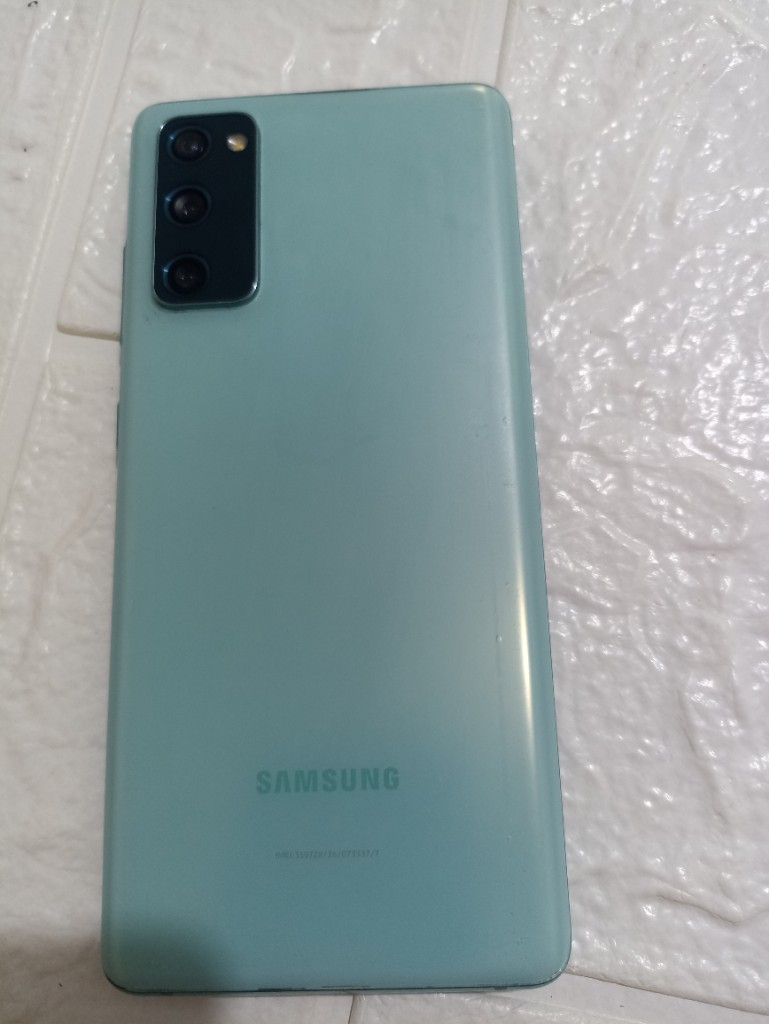 Sam sung S20 fe ( ram 8/256gb)